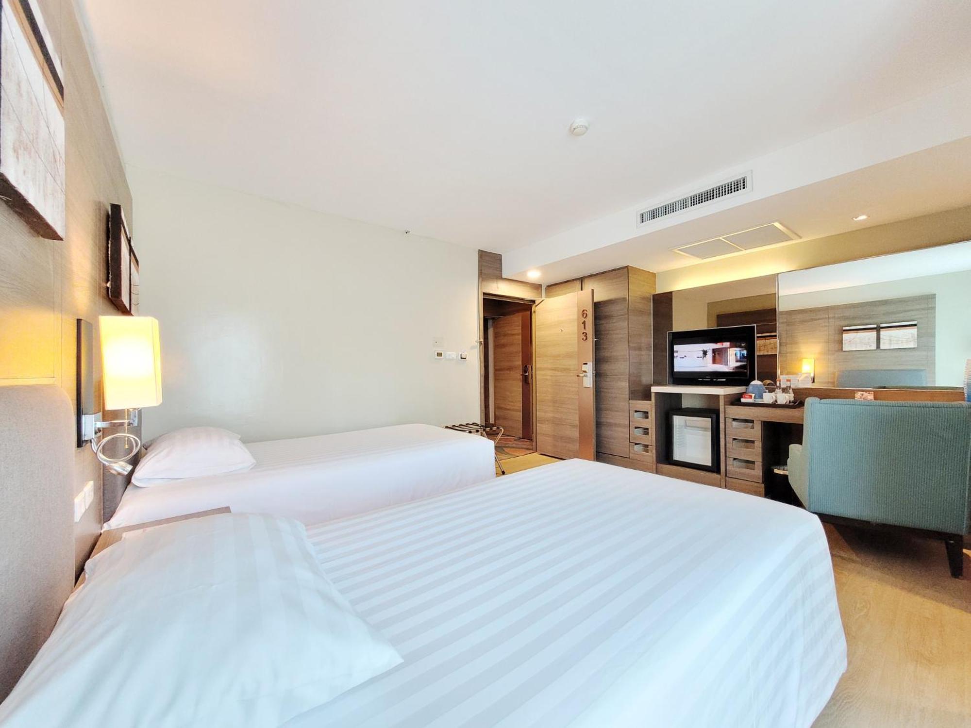 Отель Citrus Sukhumvit 11 By Compass Hospitality Бангкок